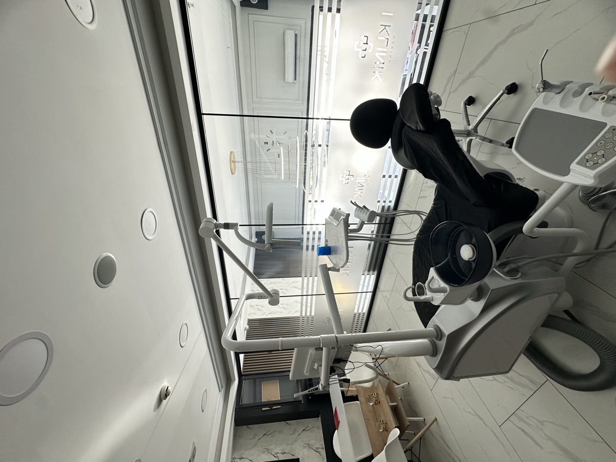 İ-Klinik treatment room and equipment